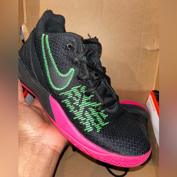 Kyrie Flytrap 2 EP ‘Hyper Pink’ - Picture 3 of 3